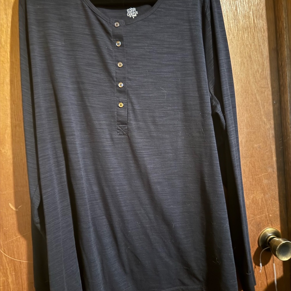 2 Torrid Long Sleeve Tees One Black, One Mauve